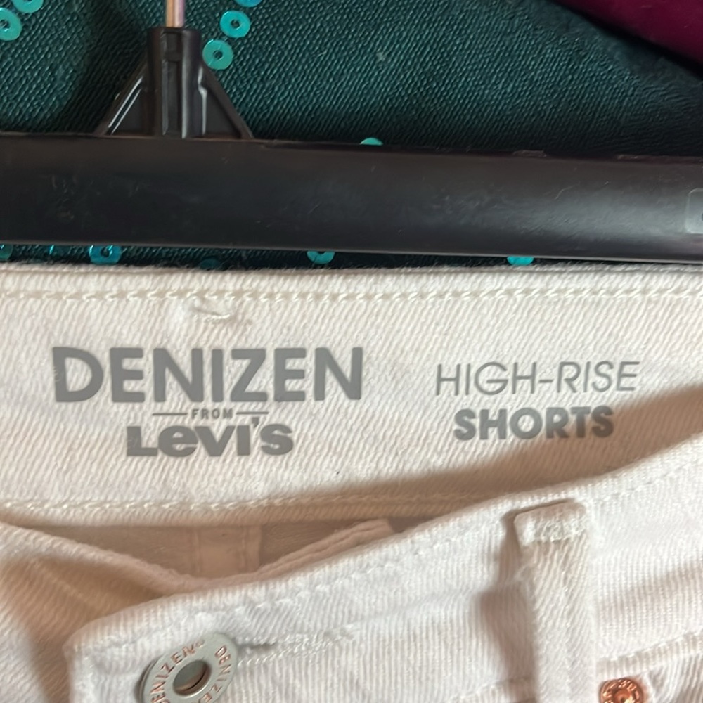 🆕 LEVI’S High Rise Shorts - Size 4 - Picture 8 of 10